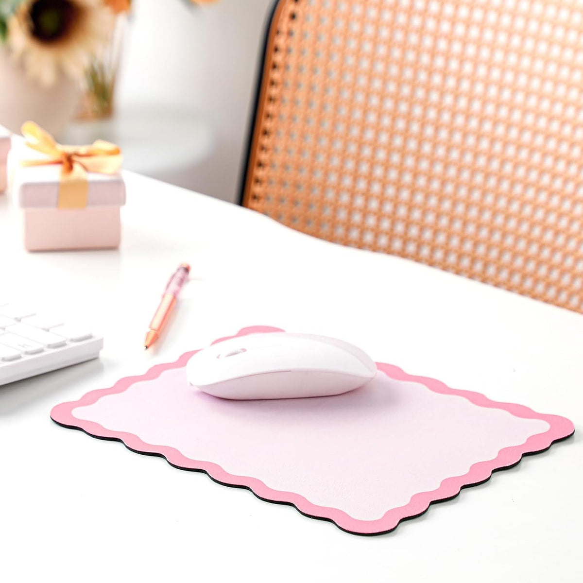 Cute Scalloped Mouse Pad Non-Slip Mousepad 9.8x7.9in