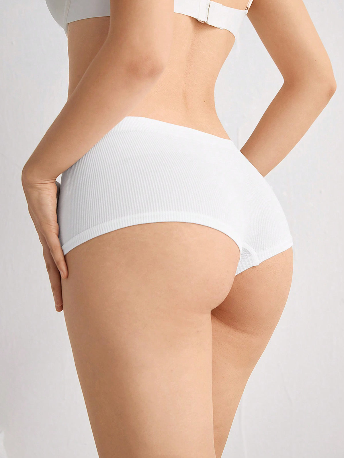 White Shelliy Brief Front — Seamless