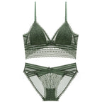 Olive Green Shelliy Bra Set Laid Flat On White Background — Flat-lay